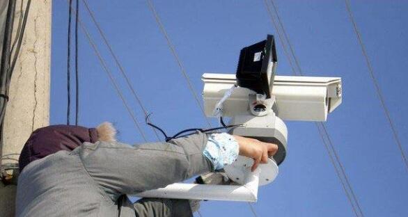 監(jiān)控?cái)z像頭.jpg 監(jiān)控?cái)z像頭.jpg